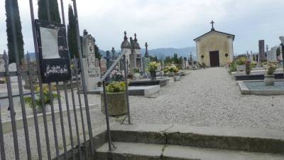 Pokopališče v Pevmi (BUMBACA)