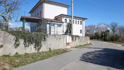 V kratkem bodo stekli pogovori za spremembo namembnosti stavbe nekdanje osnovne šole na Vrhu, v kateri bi radi uredili katalizator turističnih dejavnosti, povezanih z zgodovinskimi in naravnimi znamenitostmi (TIBALDI)