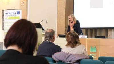 Roberta Garibaldi v prostorih poslovne šole MIB School of Management na Frnedu