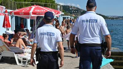Lokalni policisti so moškega aretirali med rednim nadzorom barkovljanske obale (fotografija je simbolična)