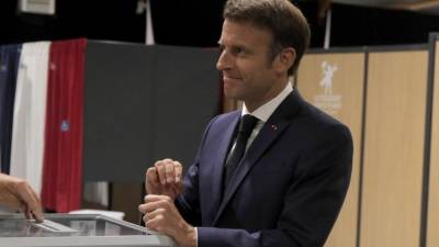 Emmanuel Macron je oddal glas za parlamentarne volitve (ANSA)