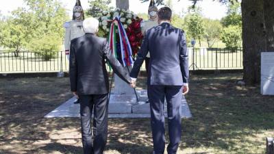 Sergio Mattarella se je 13. julija lani s predsednikom Borutom Pahorjem poklonil tudi bazoviškim junakom