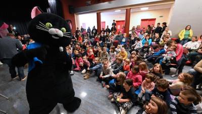 Lani je otroke obiskal Maček Muri (FOTODAMJ@N)