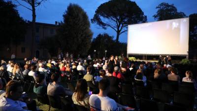 V preteklih izvedbah so filme predvajali v parku palače Coronini, letos jih bodo na Travniku
