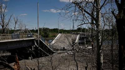 Porušeni most v pokrajini Donbas (ANSA)