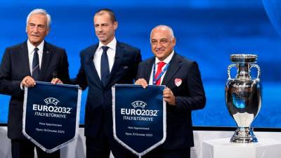 Evropska nogometna zveza Uefa je danes potrdila, da bo evropsko prvenstvo leta 2028 v Veliki Britaniji in na Irskem, leta 2032 pa v Italiji in Turčiji (ANSA)