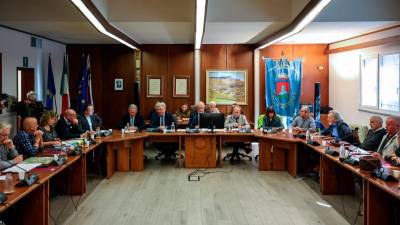 Današnji izredni dolinski občinski svet s predsednikom družbe Siot Alessandrom Gorlo in deželnim odbornikom Fabiom Scoccimarrom (FOTODAMJ@N)