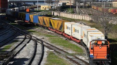 Intermodalni prevoz kontejnerjev z vlakom preko tržaškega pristansšča (FOTODAMJ@N)