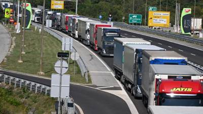 Kolona tovornjakov pri mejnem prehodu Fernetiči