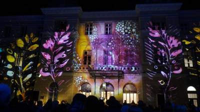 Razsvetlili so tudi novogoriško železniško postajo (MAREGA/TIBALDI)