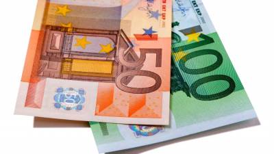 Policisti opozarjajo pred ponarejenimi bankovci po 50 in 100 evrov (FREEPIK)