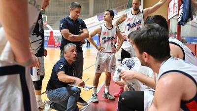 Jadran trenerja Matije Jogana med minuto odmora v minuli sezoni (FOTODAMJ@N)