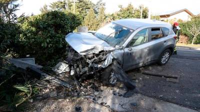 Hudo poškodovani avtomobil (BUMBACA)