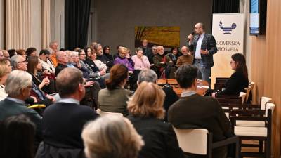 Srečanje DSI na temo šolstva (FOTODAMJ@N)