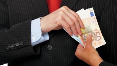 Pri združenju Libera opozarjajo na številne posledice korupcije (ARHIV)