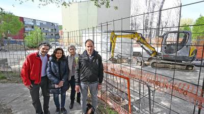 Rajonski svetniki pred novo telovadnico pri Sv. Ivanu (FOTODAMJ@N)