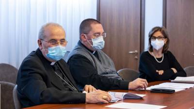 Z leve škof Giampaolo Crepaldi, Alessandro Amodeo in Vera Pellegrini (FOTODAMJ@N)