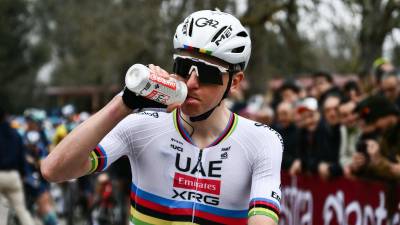 Tadej Pogačar med današnjo dirko (ANSA)