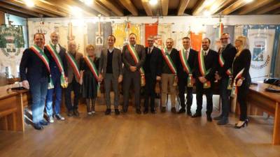 Župani s predsednikom in podpredsednikom dežele (BUMBACA)