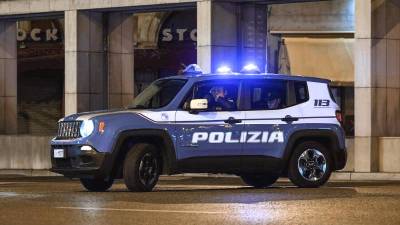 Policisti so po majskem nasilnem dogodku našli kovinske in lesene palice, bejzbolske kije in nož