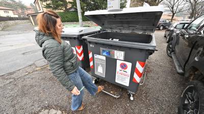 Pametni zabojniki so postali del vsakdana Kraševcev, se bodo kmalu preselili tudi v Trst?