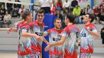 Veselje odbojkarjev SloVolleyja ZKB po zmagi proti Triestini Volley v Repnu (FOTODAMJ@N)