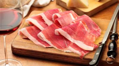 Karabinjerji so zaprli pršutarno na območju kraja San Daniele, fotografija je simbolična (ANSA)