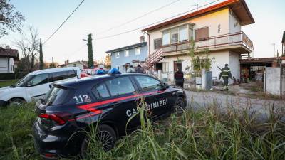 Preiskovalci v Ulici Nova (TIBALDI)