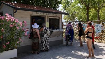 Redni kopalci svetujejo predhodno rezervacijo mesta na plaži (TEDESCHI/FOTODAMJ@N)
