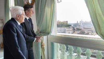Predsednika Italije in Slovenije Sergio Mattarella in Borut Pahor v današnjem poslovilnem razgovoru nista skrivala ganjenosti (KVIRINAL)