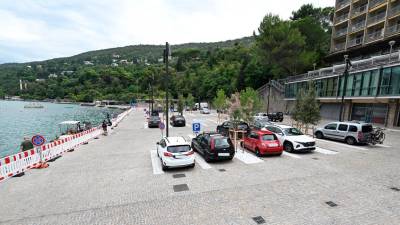 Prenovljeno parkirišče v Grljanu (FOTODAMJ@N)