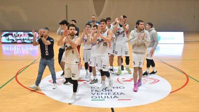 Veselje Jadranovih košarkarjev po zmagi nad Gardonesejem (FOTODAMJ@N)