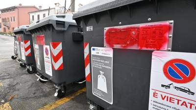 Pomazani pametni zabojniki v Križu (FOTODAMJ@N)