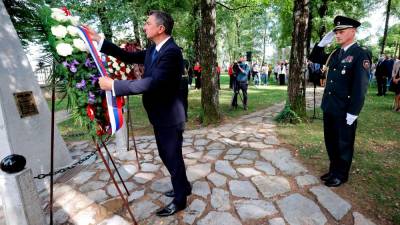Borut Pahor na današnji slovesnosti v Prešernovem gaju (UPRS)