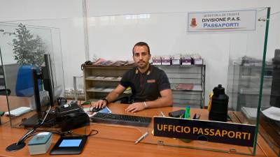 Potne liste izdajajo v policijskem uradu v Ulici tor Bandena (FOTODAMJ@N)