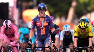V množičnem sprintu glavnine je slavil 23-letni Nizozemec Casper van Uden (GIRO D’ITALIA/FACEBOOK)