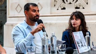 Avtor Fazal Rahim Farahi med pogovorom z Eleonoro Ferrari (FOTODAMJ@N)