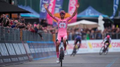 Mehičan Isaac del Toro je osvojil današnjo etapo s ciljem v Bormiu in povišal prednost v skupnem seštevku (GIRO D’ITALIA/FACEBOOK)