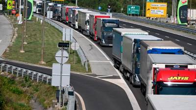 Kolone pred mejnim prehodom Fernetiči (FOTODAMJ@N)