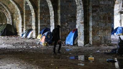 Veliko migrantov zato najde zatočišče v silosu (FOTODAMJ@N)