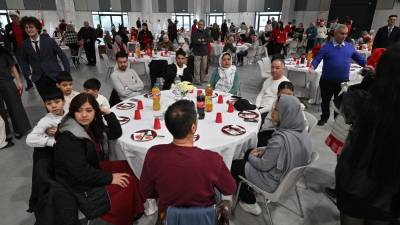 Več sto gostov se je udeležilo letošnjega božičnega kosila