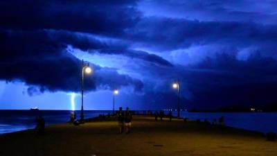 Ob morju se bodo pojavljale tudi nevihte (ARHIV)