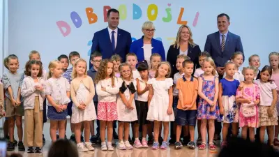 Predsednica republike Nataša Pirc Musar je obiskala prvošolce Osnovne šole Josipa Plemlja Bled