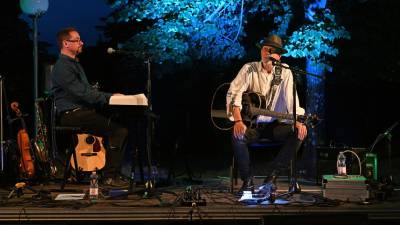 Vlado Kreslin in Iztok Cergol sta sinoči nastopila na Proseku