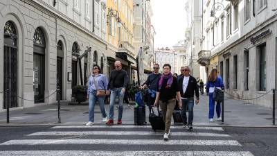Tistim, ki so prenočili v Trstu, gre v seštevku dodati še vse, ki so prišli na enodnevni izlet