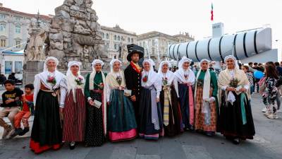 Slovenske tržaške noše danes na Velikem trgu (LUCA TEDESCHI/FOTODAMJ@N)