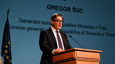 Generalni konzul RS v Trstu Gregor Šuc med poslovilnim nagovorom (FOTODAMJ@N)