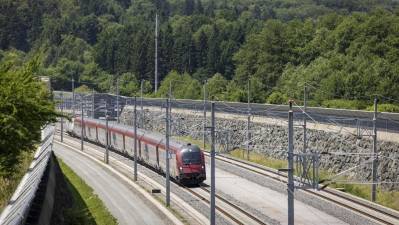 Avstrijski vlak Railjet med testnimi vožnjami po novi železnici pod Golico