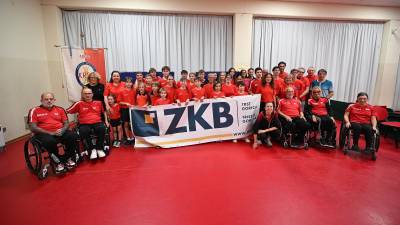 Skupinska fotografija članov namiznoteniške sekcije AŠK Kras (FOTODAMJ@N)
