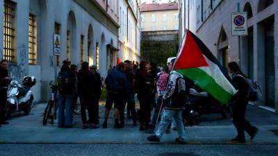 Demonstranti pred tržaško univerzo (TEDESCHI/FOTODAMJ@N)
